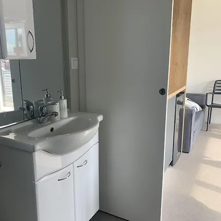 Vikendica Mobilheim Hela Mit Pool Mitten In Einem Olivenhain Pristanisce