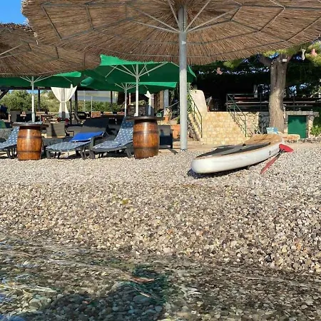 Holiday home Mobilheim Hela Mit Pool Mitten In Einem Olivenhain *
