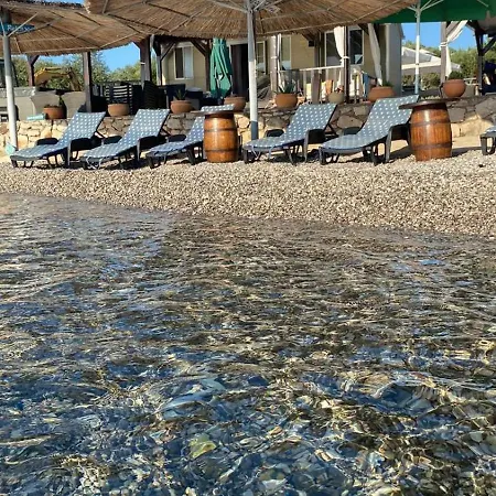 Mobilheim Hela Mit Pool Mitten In Einem Olivenhain * Pristanisce