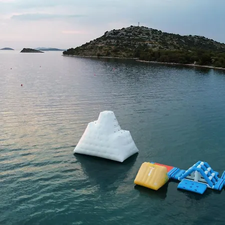 Mobilheim Hela Mit Pool Mitten In Einem Olivenhain