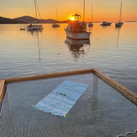 Mobilheim Hela Mit Pool Mitten In Einem Olivenhain